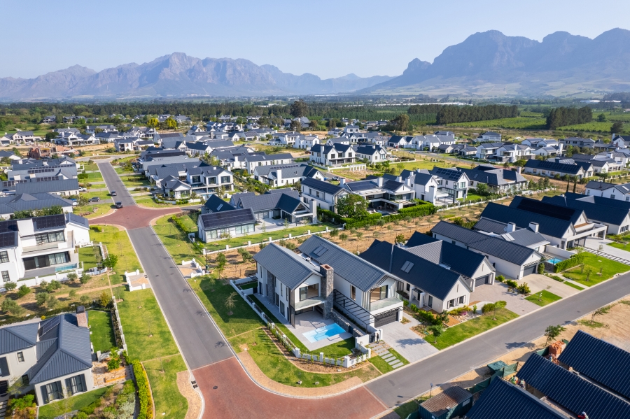 To Let 4 Bedroom Property for Rent in Val De Vie Estate Western Cape